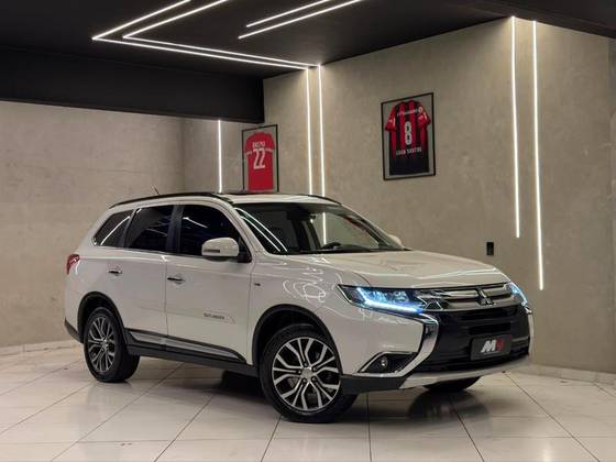 MITSUBISHI OUTLANDER 3.0 GT 4X4 V6 24V GASOLINA 4P AUTOMÁTICO MITSUBISHI OUTLANDER 3.0 GT 4X4 V6 24V GASOLINA 4P AUTOMÁTICO